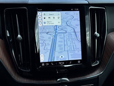 Used 2023 Volvo XC60 B5 Plus image 8