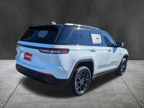 New 2025 Jeep Grand Cherokee Limited image 4