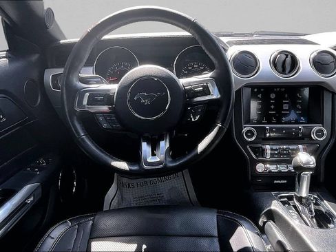 Used 2017 Ford Mustang GT Premium w/ Black Accent Package RWD image 9