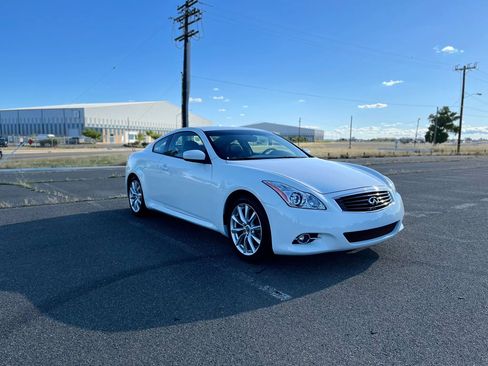 Used 2012 INFINITI G37 Journey w/ Premium Pkg image 3