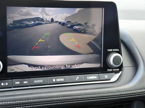 Used 2025 Nissan Rogue SV AWD/4WD image 3