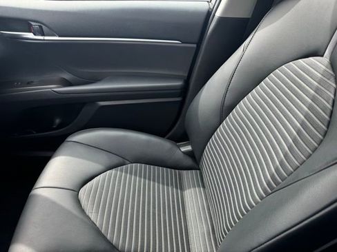 Used 2021 Toyota Camry SE w/ Cold Weather Package image 22