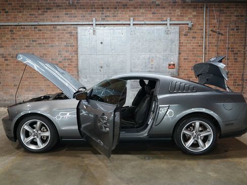 Used 2010 Ford Mustang GT image 32