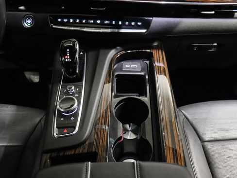 Used 2023 Cadillac Escalade ESV Premium Luxury AWD/4WD image 37