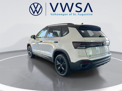 New 2026 Volkswagen Taos SE image 6
