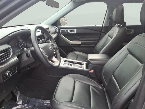 Used 2022 Ford Explorer XLT w/ Equipment Group 202A AWD/4WD image 19
