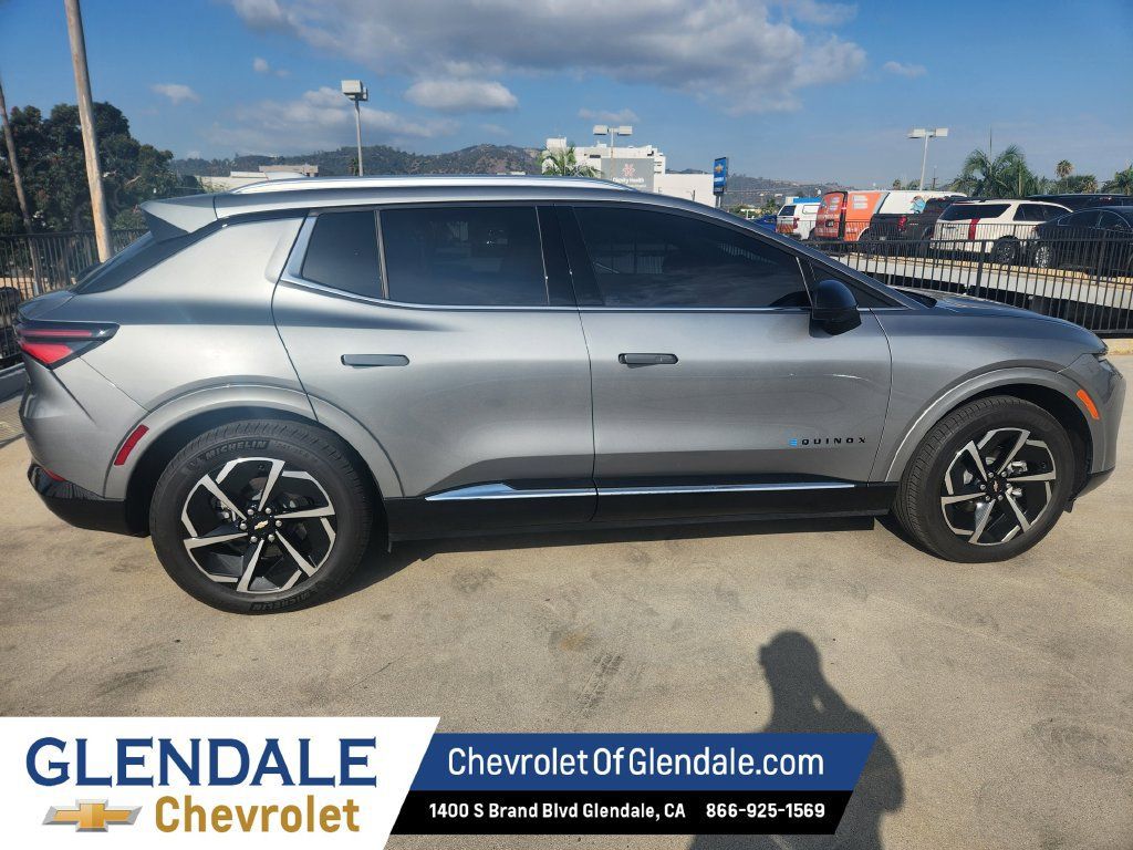 Used 2024 Chevrolet Equinox EV LT w/ LPO, Blackout Package FWD image 7