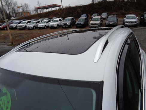 Used 2015 Volkswagen Tiguan SEL image 12