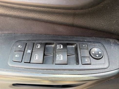 Used 2015 Jeep Cherokee Latitude w/ Comfort/Convenience Group AWD/4WD image 23