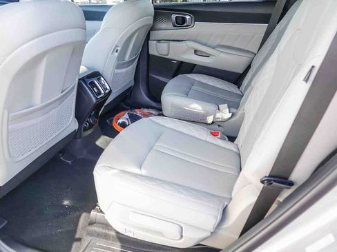 Certified 2025 Kia Sorento SX Prestige image 17