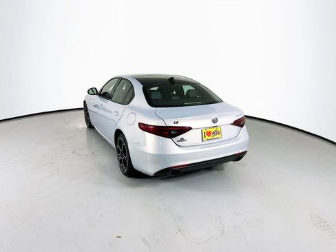 Used 2023 Alfa Romeo Giulia Ti AWD/4WD image 7