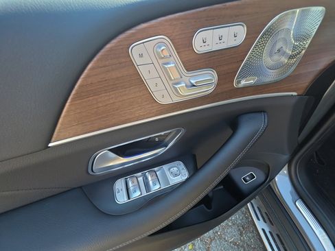 Used 2024 Mercedes-Benz GLS 450 4MATIC image 36