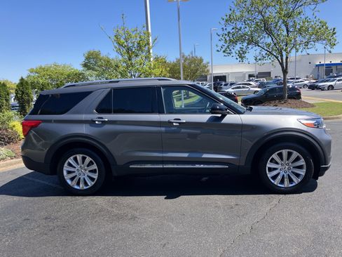 Used 2023 Ford Explorer Limited w/ Limited Technology Package RWD image 11