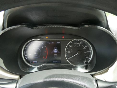 Used 2021 Nissan Versa SV FWD image 14