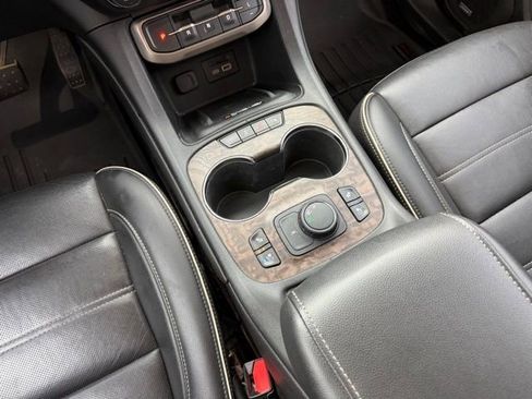 Used 2021 GMC Acadia Denali image 16