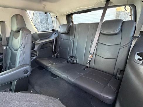 Used 2016 Cadillac Escalade Luxury image 18