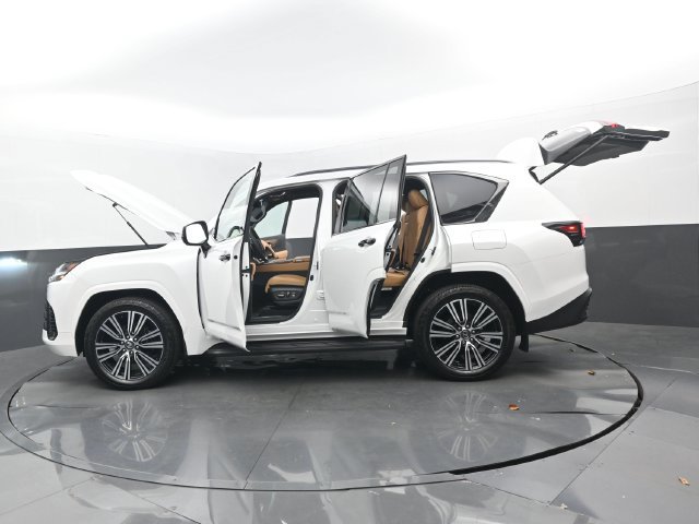Used 2024 Lexus LX 600 4WD w/ Appearance Package image 32