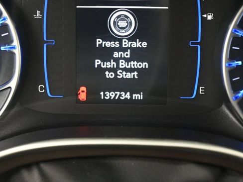 Used 2018 Chrysler Pacifica Touring-L FWD image 17