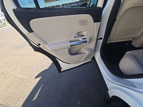 Used 2024 Mercedes-Benz GLA 250 4MATIC image 25