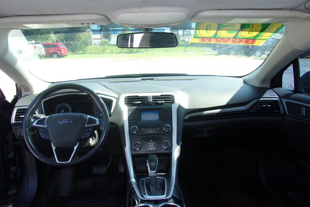 Used 2015 Ford Fusion SE w/ Equipment Group 201A FWD image 11