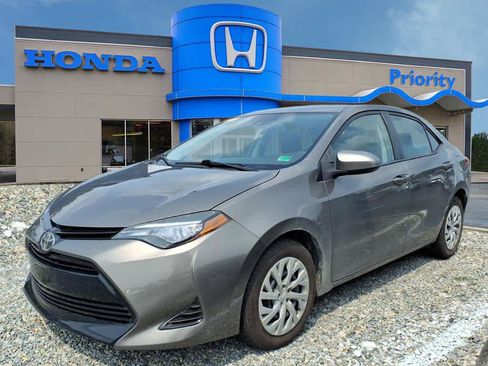 Used 2017 Toyota Corolla LE FWD image 1