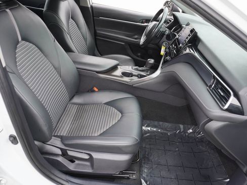 Certified 2023 Toyota Camry SE image 9