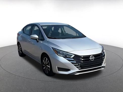 Used 2025 Nissan Versa SV FWD image 3
