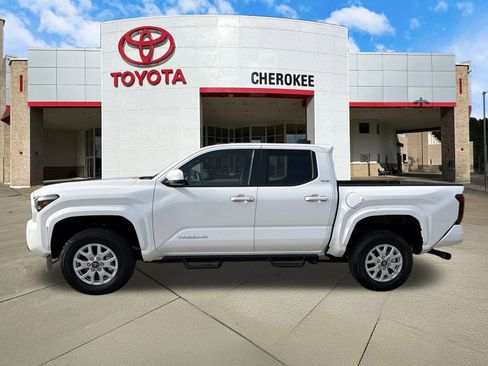 Used 2024 Toyota Tacoma SR5 image 8