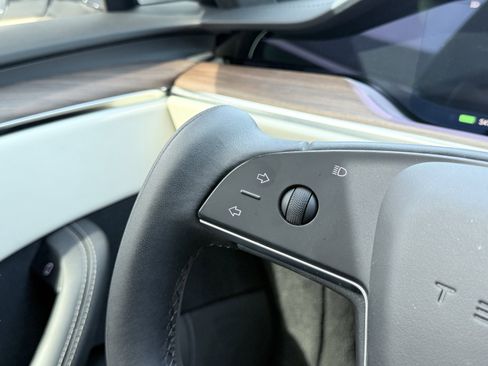 Used 2025 Tesla Model S image 62