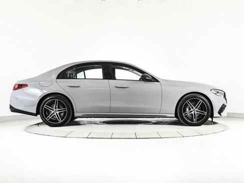 New 2026 Mercedes-Benz E 350 4MATIC Sedan image 4