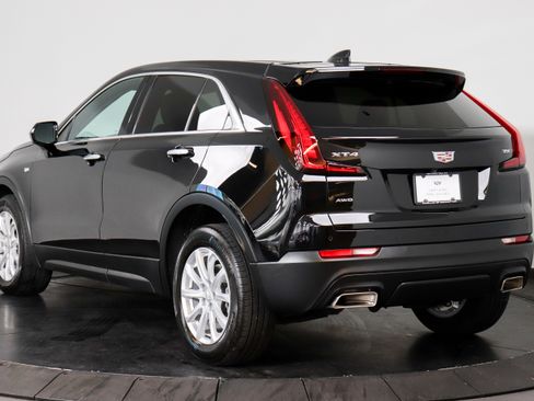 Used 2023 Cadillac XT4 Luxury w/ Cold Weather Package AWD/4WD image 3
