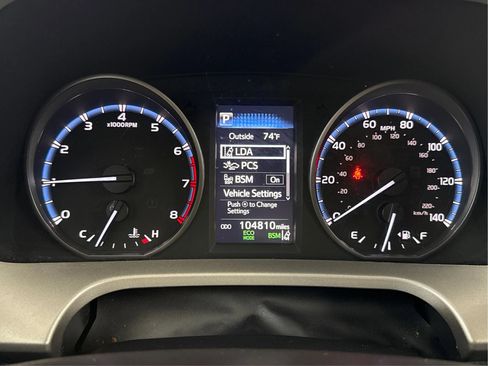 Used 2018 Toyota RAV4 XLE w/ Plus Extra Value Package FWD image 23