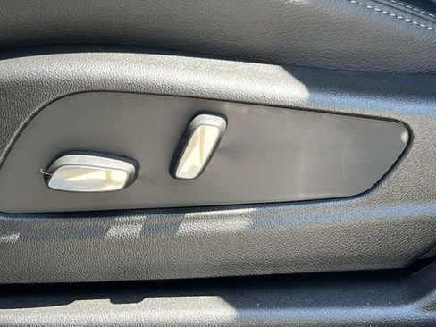 New 2025 Cadillac XT6 Luxury image 25