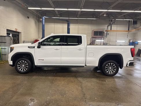 Used 2023 GMC Sierra 1500 AT4 w/ AT4 Preferred Package AWD/4WD image 3