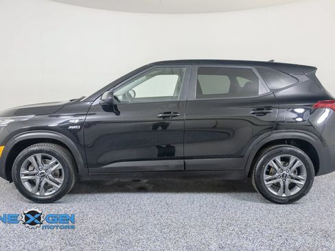Used 2023 Kia Seltos LX AWD/4WD image 4
