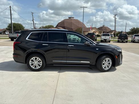 Used 2023 Cadillac XT6 Luxury FWD image 2