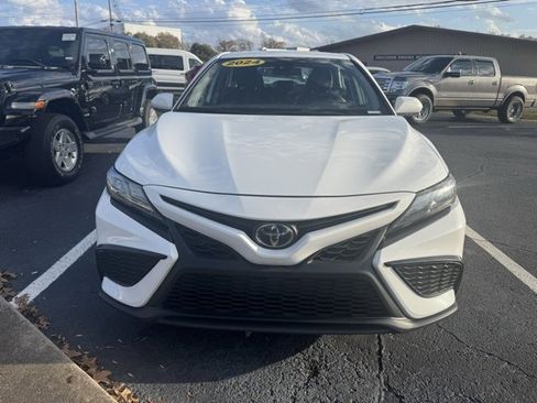 Used 2024 Toyota Camry SE image 2