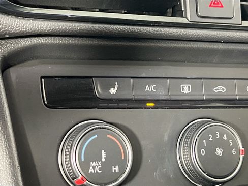 Used 2022 Volkswagen Taos SE AWD/4WD image 19