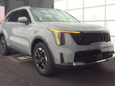 Used 2024 Kia Sorento S w/ Panoramic Sunroof Package AWD/4WD image 2