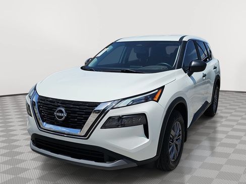 Used 2023 Nissan Rogue S AWD/4WD image 4