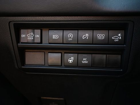 Used 2022 Toyota Tundra Platinum image 32