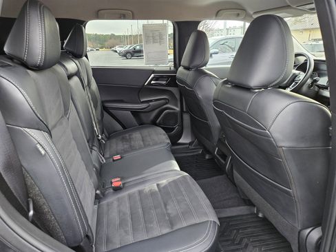 Used 2024 Mitsubishi Outlander SE image 19
