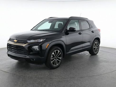 Used 2025 Chevrolet TrailBlazer LT image 3