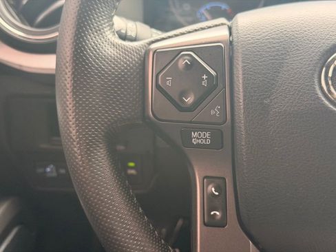 Used 2017 Toyota Tacoma TRD Off-Road w/ Tow Package (A/T) AWD/4WD image 26