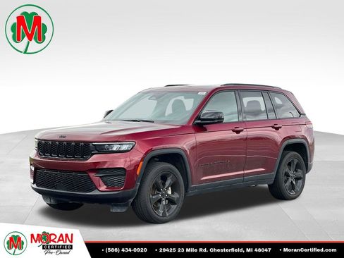 Used 2024 Jeep Grand Cherokee Altitude AWD/4WD image 1