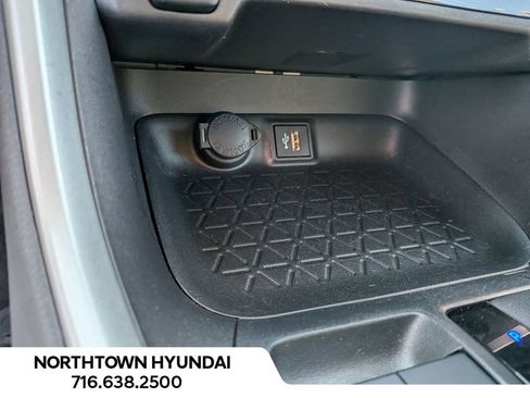 Used 2025 Toyota RAV4 XLE AWD/4WD image 20