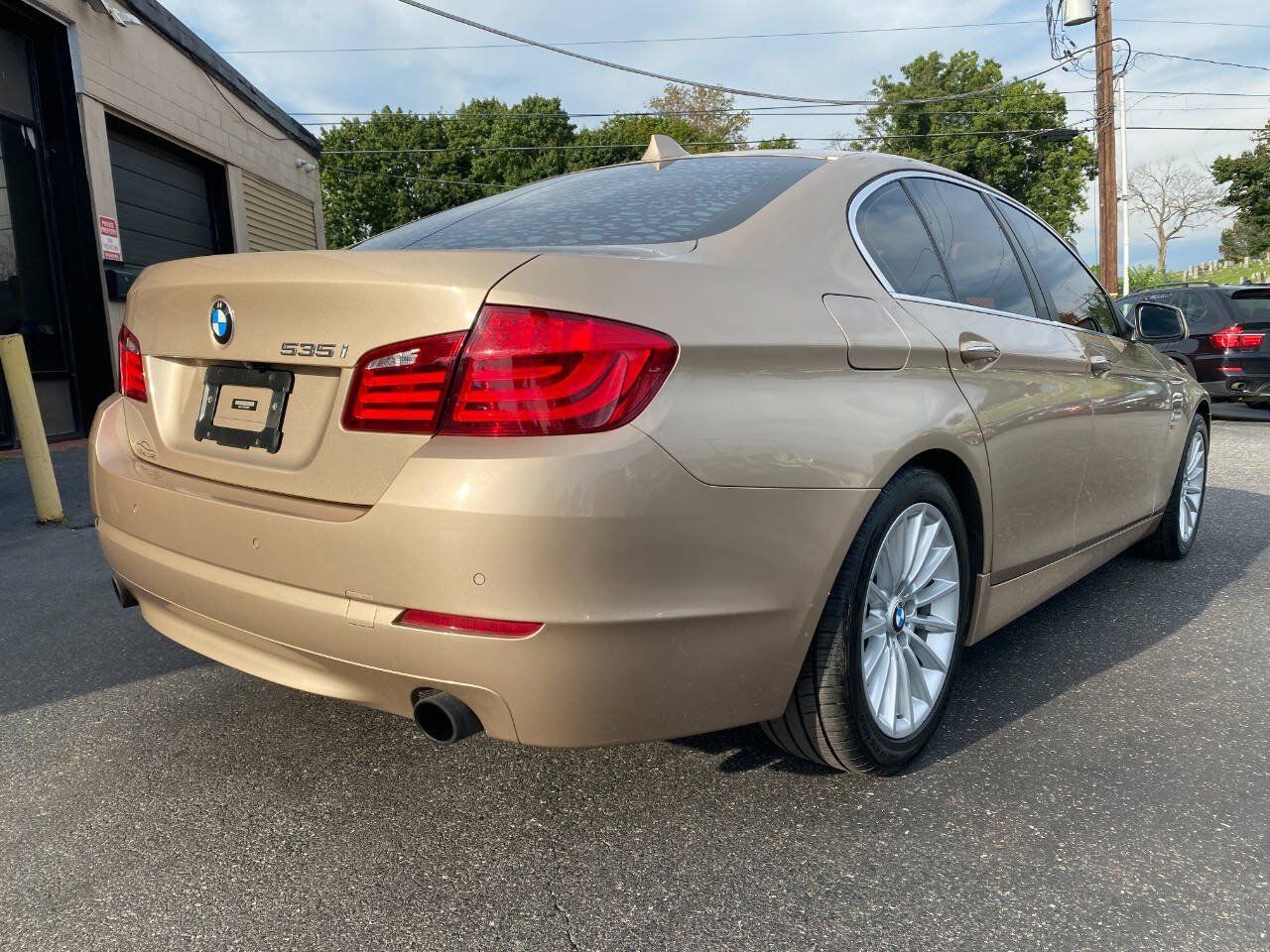 Used 2011 BMW 535i xDrive Sedan AWD/4WD image 3