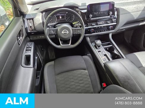 Used 2025 Nissan Pathfinder SV FWD image 4