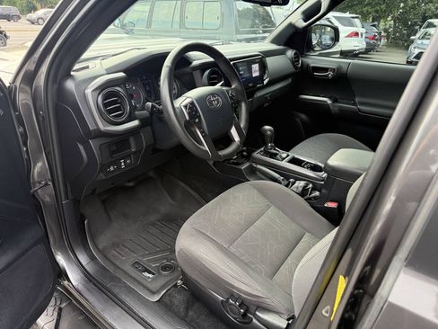 Used 2018 Toyota Tacoma TRD Sport AWD/4WD image 8