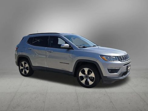 Used 2017 Jeep Compass Latitude w/ Popular Equipment Group FWD image 9
